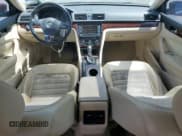 ✅ 2013 Volkswagen Passat SEL Premium • VIN: 1VWCN7A35DC087864 • Лот: 63879755. Опубликован ранее на Copart с пробегом 104 252 миль. Бесплатный доступ к архиву аукционных продаж из США и подробный отчёт об истории автомобиля на DreamBid. Изображение 8.