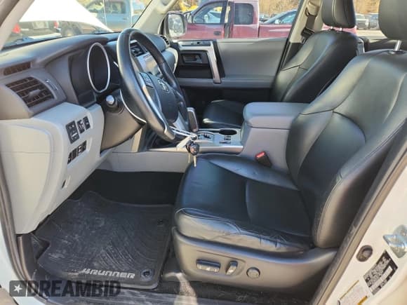 ✅ 2013 Toyota 4Runner SR5 • VIN: JTEBU5JR7D5141577 • Лот: 90519455. Опубликован ранее на Copart с пробегом 166 885 миль. Бесплатный доступ к архиву аукционных продаж из США и подробный отчёт об истории автомобиля на DreamBid. Изображение 7.