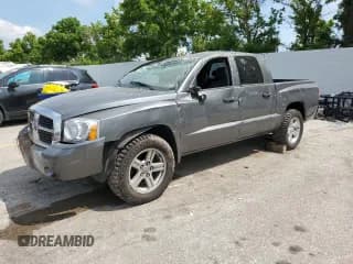 ✅ 2007 Dodge Dakota ST • VIN: 1D7HW28K87S263585 • Lot: 60899585. Wystawiony na Copart z przebiegiem 79 877 mil. Bezpłatny archiwum sprzedaży aukcyjnych z USA i szczegółowy raport historii pojazdu na DreamBid. Zdjęcie 1.