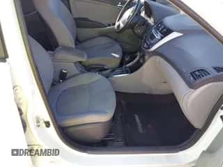 2014 Hyundai Accent SE z VIN KMHCU5AE8EU158963, wystawiony jako IAAI lot #43532237 z przebiegiem 94 475 mil mil oraz . Historia ofert i sprzedaży dostępna na DreamBid. Obrazek 5.