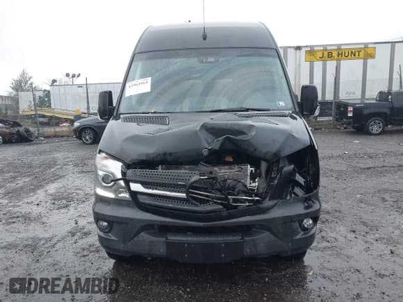 ✅ 2015 Mercedes-Benz Sprinter Passenger • VIN: WDZPE7DC7FP157196 • Lot: 43564964. Wystawiony na IAAI z przebiegiem 110 534 mil. Bezpłatny archiwum sprzedaży aukcyjnych z USA i szczegółowy raport historii pojazdu na DreamBid. Zdjęcie 12.