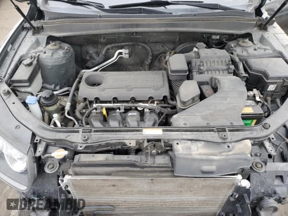 ✅ 2012 Hyundai Santa Fe GLS • VIN: 5XYZGDAB2CG104577 • Lot: 81955304. Listed on Copart with 99,407 mi. Free auction sales archive from the USA and detailed vehicle history report at DreamBid. Image 11.