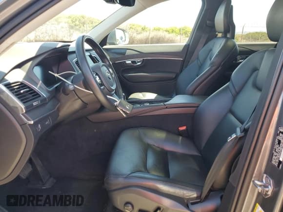 ✅ 2020 Volvo XC90 Momentum • VIN: YV4102CK6L1532037 • Lot: 48437895. Listed on Copart with 57,018 mi. Free auction sales archive from the USA and detailed vehicle history report at DreamBid. Image 7.