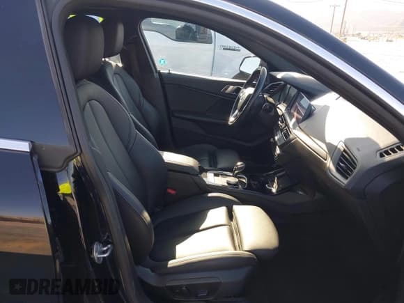 ✅ 2021 BMW 2 Series 228i • VIN: WBA53AK02M7H51551 • Lot: 42466137. Wystawiony na IAAI z przebiegiem 39 546 mil. Bezpłatny archiwum sprzedaży aukcyjnych z USA i szczegółowy raport historii pojazdu na DreamBid. Zdjęcie 5.