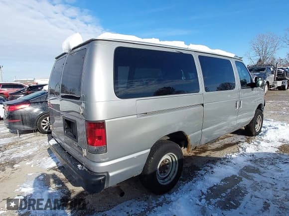✅ 2009 Ford Econoline Cargo Commercial • VIN: 1FTNE14WX9DA51751 • Lot: 43824464. Listed on IAAI with 215,019 mi. Free auction sales archive from the USA and detailed vehicle history report at DreamBid. Image 4.