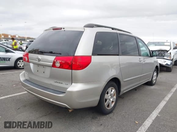 ✅ 2007 Toyota Sienna CE • VIN: 5TDZK23CX7S047921 • Lot: 43613115. Listed on IAAI with 215,910 mi. Free auction sales archive from the USA and detailed vehicle history report at DreamBid. Image 4.