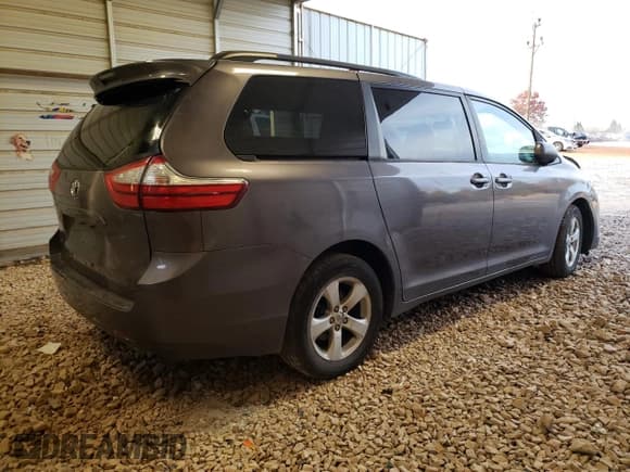 ✅ 2017 Toyota Sienna LE • VIN: 5TDKZ3DC8HS885254 • Lot: 92038915. Wystawiony na Copart z przebiegiem 101 337 mil. Bezpłatny archiwum sprzedaży aukcyjnych z USA i szczegółowy raport historii pojazdu na DreamBid. Zdjęcie 3.