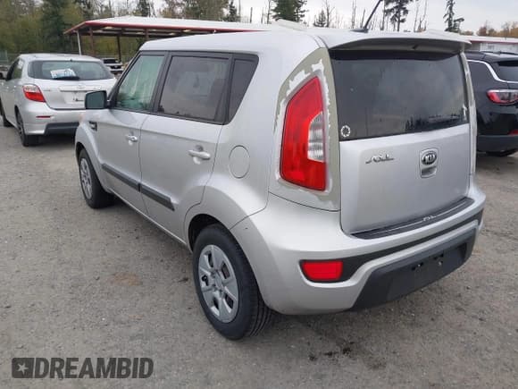✅ 2013 Kia Soul • VIN: KNDJT2A54D7506848 • Lot: 43588919. Wystawiony na IAAI z przebiegiem 141 361 mil. Bezpłatny archiwum sprzedaży aukcyjnych z USA i szczegółowy raport historii pojazdu na DreamBid. Zdjęcie 3.
