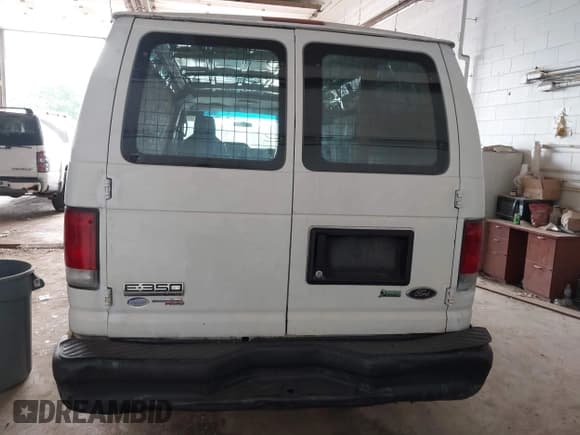 ✅ 2011 Ford Econoline Cargo Commercial • VIN: 1FDSS3EL8BDA33049 • Лот: 42532718. Опубликован ранее на IAAI с пробегом 221 624 миль. Бесплатный доступ к архиву аукционных продаж из США и подробный отчёт об истории автомобиля на DreamBid. Изображение 16.