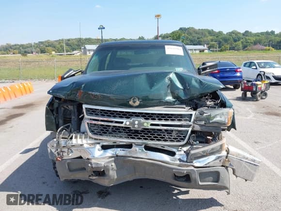 ✅ 2005 Chevrolet Silverado 2500HD • VIN: 1GCHK23215F911562 • Lot: 43222584. Listed on IAAI with 75,817 mi. Free auction sales archive from the USA and detailed vehicle history report at DreamBid. Image 12.