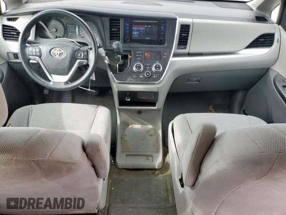 ✅ 2015 Toyota Sienna L • VIN: 5TDZK3DC0FS540977 • Lot: 93201355. Listed on Copart with 217,326 mi. Free auction sales archive from the USA and detailed vehicle history report at DreamBid. Image 8.