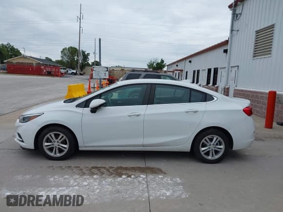✅ 2017 Chevrolet Cruze LT • VIN: 1G1BE5SM5H7189702 • Lot: 43065609. Listed on IAAI with 154,999 mi. Free auction sales archive from the USA and detailed vehicle history report at DreamBid. Image 14.