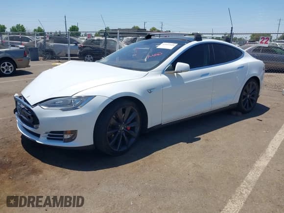 ✅ 2013 Tesla Model S Performance • VIN: 5YJSA1DP6DFP26293 • Lot: 42464948. Wystawiony na IAAI z przebiegiem 113 525 mil. Bezpłatny archiwum sprzedaży aukcyjnych z USA i szczegółowy raport historii pojazdu na DreamBid. Zdjęcie 2.