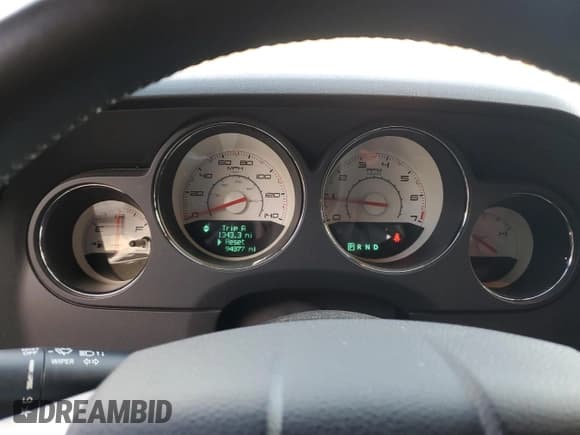 ✅ 2014 Dodge Challenger SXT • VIN: 2C3CDYAG3EH142443 • Lot: 75846514. Wystawiony na Copart z przebiegiem 94 377 mil. Bezpłatny archiwum sprzedaży aukcyjnych z USA i szczegółowy raport historii pojazdu na DreamBid. Zdjęcie 9.