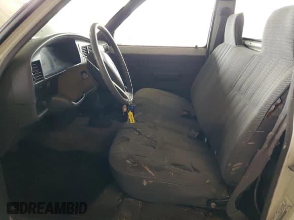 ✅ 1995 Toyota Pickup • VIN: JT4RN81A4S5207818 • Lot: 68381985. Wystawiony na Copart z przebiegiem 254 035 mil. Bezpłatny archiwum sprzedaży aukcyjnych z USA i szczegółowy raport historii pojazdu na DreamBid. Zdjęcie 7.