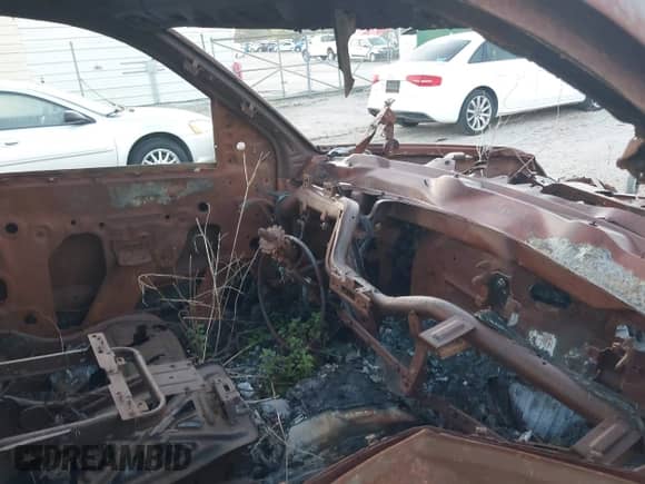 2014 Chevrolet Silverado 1500 LT с VIN 1GCNCREH7EZ137584, выставлен на аукционе IAAI как лот 41925804 с пробегом Не указан миль и . История ставок и продаж доступна на DreamBid. Изображение 5.