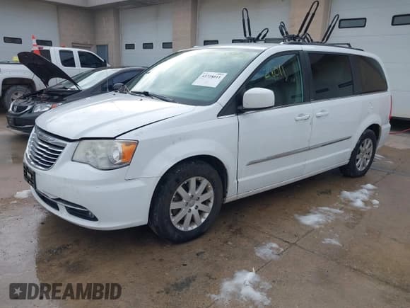 ✅ 2014 Chrysler Town & Country Touring • VIN: 2C4RC1BG6ER349739 • Lot: 43728011. Wystawiony na IAAI z przebiegiem 160 211 mil. Bezpłatny archiwum sprzedaży aukcyjnych z USA i szczegółowy raport historii pojazdu na DreamBid. Zdjęcie 2.