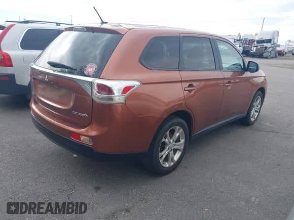 2014 Mitsubishi Outlander SE with VIN JA4AZ3A36EZ002871, listed as a IAAI auction lot 43449462 with 165,677 mi miles and . Bid and sale history available at DreamBid. Image 4.