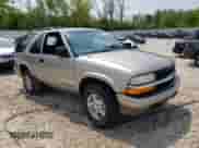 2000 Chevrolet Blazer LS z VIN 1GNCT18W3YK175871, wystawiony jako Copart lot #58230204 z przebiegiem Nie podano mil oraz Nie do naprawy • Non repairable. Historia ofert i sprzedaży dostępna na DreamBid. Obrazek 4.