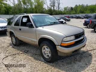 2000 Chevrolet Blazer LS z VIN 1GNCT18W3YK175871, wystawiony jako Copart lot #58230204 z przebiegiem Nie podano mil oraz Nie do naprawy • Non repairable. Historia ofert i sprzedaży dostępna na DreamBid. Obrazek 4.