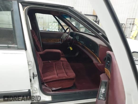 ✅ 1993 Buick LeSabre Ltd • VIN: 1G4HR53L0PH431408 • Lot: 43576360. Wystawiony na IAAI z przebiegiem 173 846 mil. Bezpłatny archiwum sprzedaży aukcyjnych z USA i szczegółowy raport historii pojazdu na DreamBid. Zdjęcie 5.