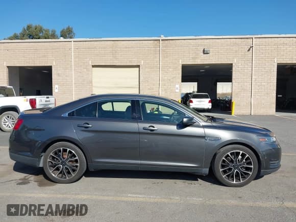 ✅ 2017 Ford Taurus SEL • VIN: 1FAHP2E8XHG146746 • Lot: 43592729. Listed on IAAI with 88,605 mi. Free auction sales archive from the USA and detailed vehicle history report at DreamBid. Image 14.