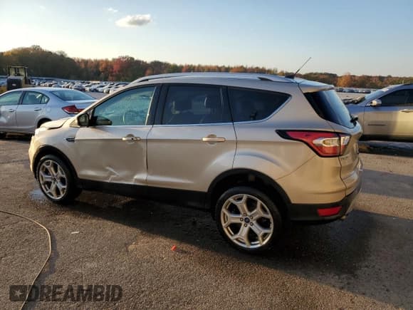 ✅ 2017 Ford Escape Titanium • VIN: 1FMCU9J95HUD17548 • Лот: 92945685. Опубликован ранее на Copart с пробегом 94 296 миль. Бесплатный доступ к архиву аукционных продаж из США и подробный отчёт об истории автомобиля на DreamBid. Изображение 2.