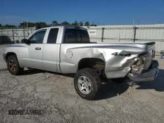 2005 Dodge Dakota SLT z VIN 1D7HW42K35S305792, wystawiony jako Copart lot #63287344 z przebiegiem 97 440 mil mil oraz Szkoda całkowita • Salvage title. Historia ofert i sprzedaży dostępna na DreamBid. Obrazek 2.