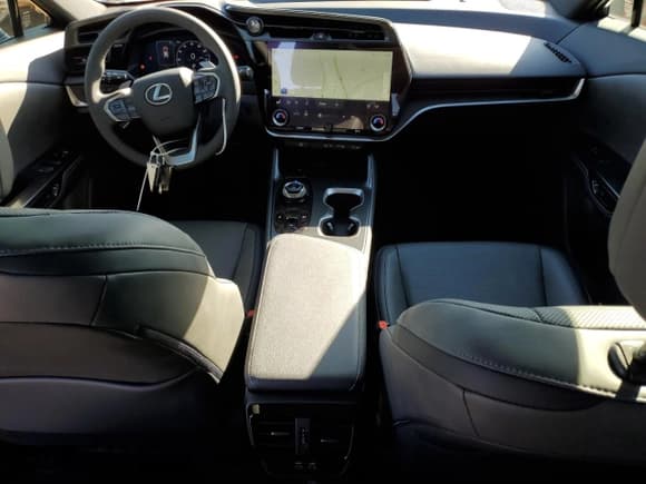 ✅ 2024 Lexus RZ 300e Premium • VIN: JTJABABB8RA005034 • Lot: 43785845. Listed on Copart with 2,167 mi. Free auction sales archive from the USA and detailed vehicle history report at DreamBid. Image 8.