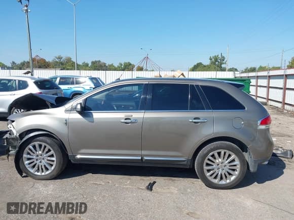 ✅ 2012 Lincoln MKX • VIN: 2LMDJ6JK9CBL08353 • Lot: 43544998. Listed on IAAI with 206,513 mi. Free auction sales archive from the USA and detailed vehicle history report at DreamBid. Image 15.