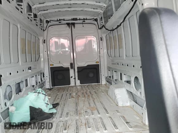 ✅ 2023 Ford Transit Cargo • VIN: 1FTBR3X83PKB44815 • Lot: 59785905. Wystawiony na Copart z przebiegiem 53 432 mil. Bezpłatny archiwum sprzedaży aukcyjnych z USA i szczegółowy raport historii pojazdu na DreamBid. Zdjęcie 10.