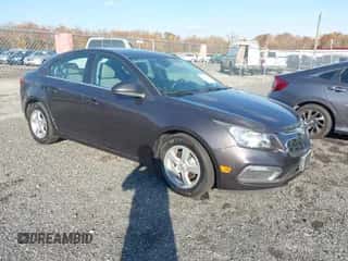 2015 Chevrolet Cruze LT z VIN 1G1PC5SB4F7105845, wystawiony jako IAAI lot #43600745 z przebiegiem 110 653 mil mil oraz . Historia ofert i sprzedaży dostępna na DreamBid. Obrazek 1.