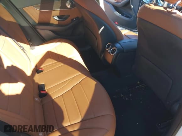 ✅ 2020 Mercedes-Benz GLC 300 • VIN: W1N0G8EB8LF825377 • Lot: 43510969. Wystawiony na IAAI z przebiegiem 64 894 mil. Bezpłatny archiwum sprzedaży aukcyjnych z USA i szczegółowy raport historii pojazdu na DreamBid. Zdjęcie 8.