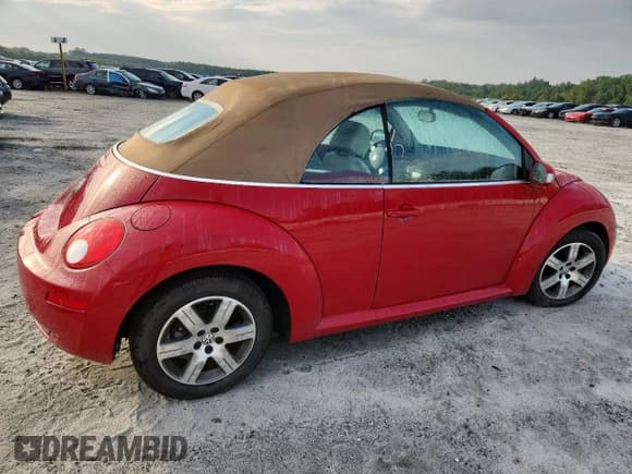 ✅ 2006 Volkswagen Beetle • VIN: 3VWRF31Y06M315900 • Lot: 69023595. Wystawiony na Copart z przebiegiem Nie podano. Bezpłatny archiwum sprzedaży aukcyjnych z USA i szczegółowy raport historii pojazdu na DreamBid. Zdjęcie 3.