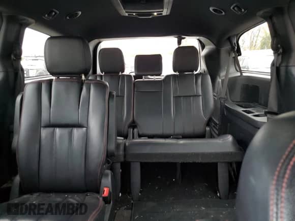 2019 Dodge Grand Caravan GT z VIN 2C4RDGEG1KR663211, wystawiony jako Copart lot #90214325 z przebiegiem 188 771 mil mil oraz Czysty tytuł • Clean title. Historia ofert i sprzedaży dostępna na DreamBid. Obrazek 10.