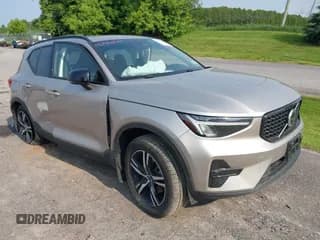 ✅ 2024 Volvo XC40 Core Bright Theme • VIN: YV4L12UKXR2222285 • Lot: 42412144. Listed on IAAI with 8,184 mi. Free auction sales archive from the USA and detailed vehicle history report at DreamBid. Image 1.