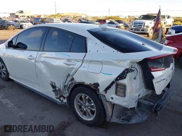 ✅ 2017 Toyota Prius Advanced • VIN: JTDKARFP0H3002937 • Lot: 43464731. Listed on IAAI with 117,832 mi. Free auction sales archive from the USA and detailed vehicle history report at DreamBid. Image 6.