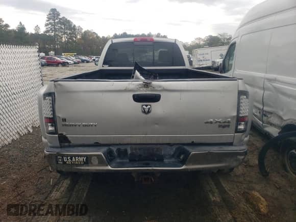 2006 Dodge 3500 SLT z VIN 3D7MX48C16G250361, wystawiony jako Copart lot #50033215 z przebiegiem 242 398 mil mil oraz Szkoda całkowita • Salvage title. Historia ofert i sprzedaży dostępna na DreamBid. Obrazek 6.