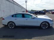 ✅ 2024 BMW i5 eDrive40 • VIN: WBY33FK07RCR27379 • Lot: 42882394. Wystawiony na IAAI z przebiegiem Nie podano. Bezpłatny archiwum sprzedaży aukcyjnych z USA i szczegółowy raport historii pojazdu na DreamBid. Zdjęcie 13.