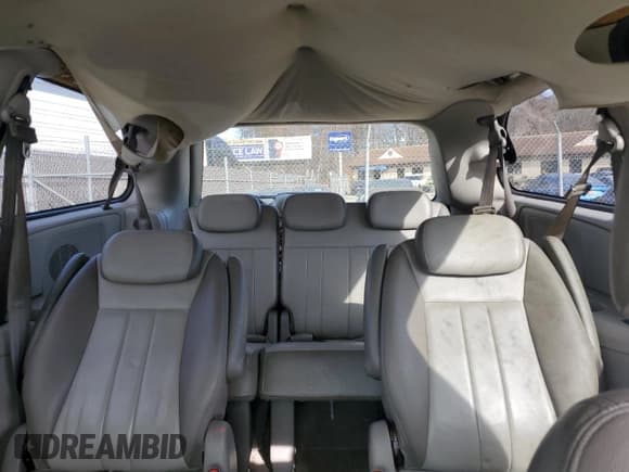 ✅ 2005 Chrysler Town & Country Touring • VIN: 2C4GP54LX5R292362 • Lot: 92835285. Wystawiony na Copart z przebiegiem 185 481 mil. Bezpłatny archiwum sprzedaży aukcyjnych z USA i szczegółowy raport historii pojazdu na DreamBid. Zdjęcie 10.