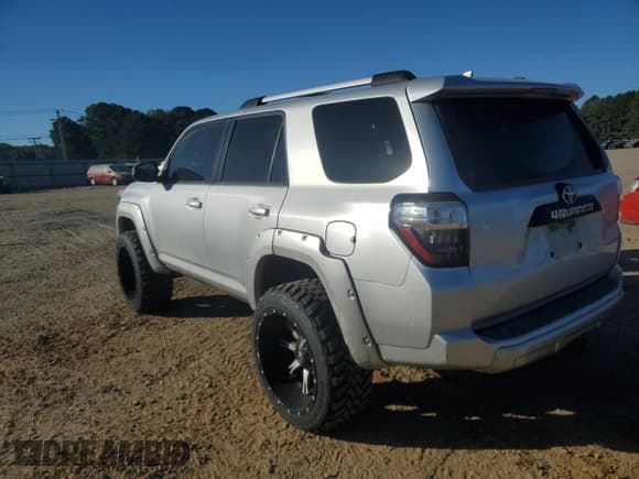 ✅ 2016 Toyota 4Runner SR5 Premium • VIN: JTEBU5JR3G5365093 • Лот: 86710205. Опубликован ранее на Copart с пробегом 235 123 миль. Бесплатный доступ к архиву аукционных продаж из США и подробный отчёт об истории автомобиля на DreamBid. Изображение 2.