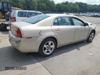 2010 Chevrolet Malibu 1LT z VIN 1G1ZC5EB9AF125902, wystawiony jako Copart lot #62219704 z przebiegiem Nie podano mil oraz Szkoda całkowita • Salvage title. Historia ofert i sprzedaży dostępna na DreamBid. Obrazek 3.