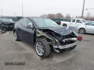 ✅ 2024 Tesla Model Y Long Range • VIN: 7SAYGDEE9RA265508 • Lot: 43685983. Wystawiony na IAAI z przebiegiem 33 217 mil. Bezpłatny archiwum sprzedaży aukcyjnych z USA i szczegółowy raport historii pojazdu na DreamBid. Zdjęcie 1.