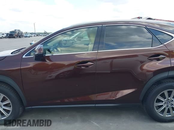 ✅ 2018 Lexus NX 300 • VIN: JTJYARBZ9J2112072 • Lot: 42105284. Wystawiony na IAAI z przebiegiem 51 531 mil. Bezpłatny archiwum sprzedaży aukcyjnych z USA i szczegółowy raport historii pojazdu na DreamBid. Zdjęcie 15.
