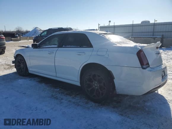 ✅ 2017 Chrysler 300 S Alloy Edition • VIN: 2C3CCABT2HH593566 • Лот: 88085215. Опубликован ранее на Copart с пробегом 50 297 миль. Бесплатный доступ к архиву аукционных продаж из США и подробный отчёт об истории автомобиля на DreamBid. Изображение 2.