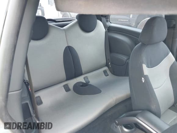 ✅ 2006 MINI Hardtop • VIN: WMWRC33546TJ75234 • Lot: 43091430. Listed on IAAI with 52,367 mi. Free auction sales archive from the USA and detailed vehicle history report at DreamBid. Image 8.