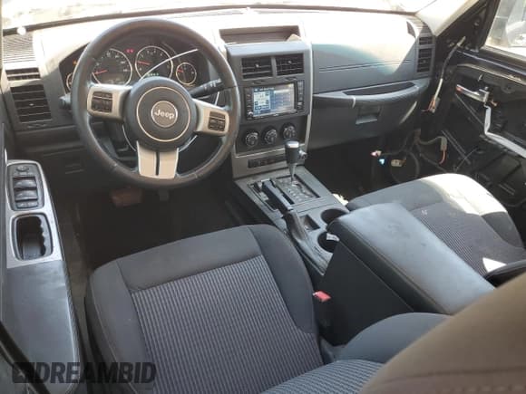 ✅ 2011 Jeep Liberty Renegade • VIN: 1J4PN3GK8BW516559 • Lot: 61818195. Wystawiony na Copart z przebiegiem 149 757 mil. Bezpłatny archiwum sprzedaży aukcyjnych z USA i szczegółowy raport historii pojazdu na DreamBid. Zdjęcie 8.