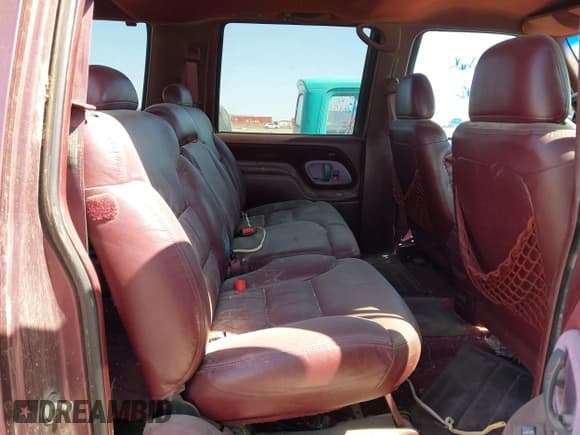 ✅ 1997 GMC Suburban • VIN: 3GKFK16R6VG513437 • Лот: 41919529. Опубликован ранее на IAAI с пробегом 357 887 миль. Бесплатный доступ к архиву аукционных продаж из США и подробный отчёт об истории автомобиля на DreamBid. Изображение 8.