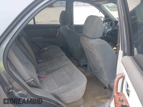 ✅ 2004 Kia Sorento LX • VIN: KNDJD733445330787 • Lot: 42110943. Listed on IAAI with 190,238 mi. Free auction sales archive from the USA and detailed vehicle history report at DreamBid. Image 8.