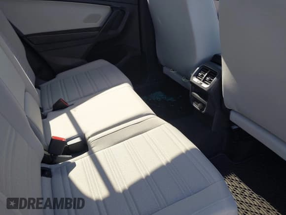 ✅ 2024 Volkswagen Tiguan S • VIN: 3VVFB7AX7RM063715 • Lot: 41974650. Wystawiony na IAAI z przebiegiem 23 374 mil. Bezpłatny archiwum sprzedaży aukcyjnych z USA i szczegółowy raport historii pojazdu na DreamBid. Zdjęcie 8.